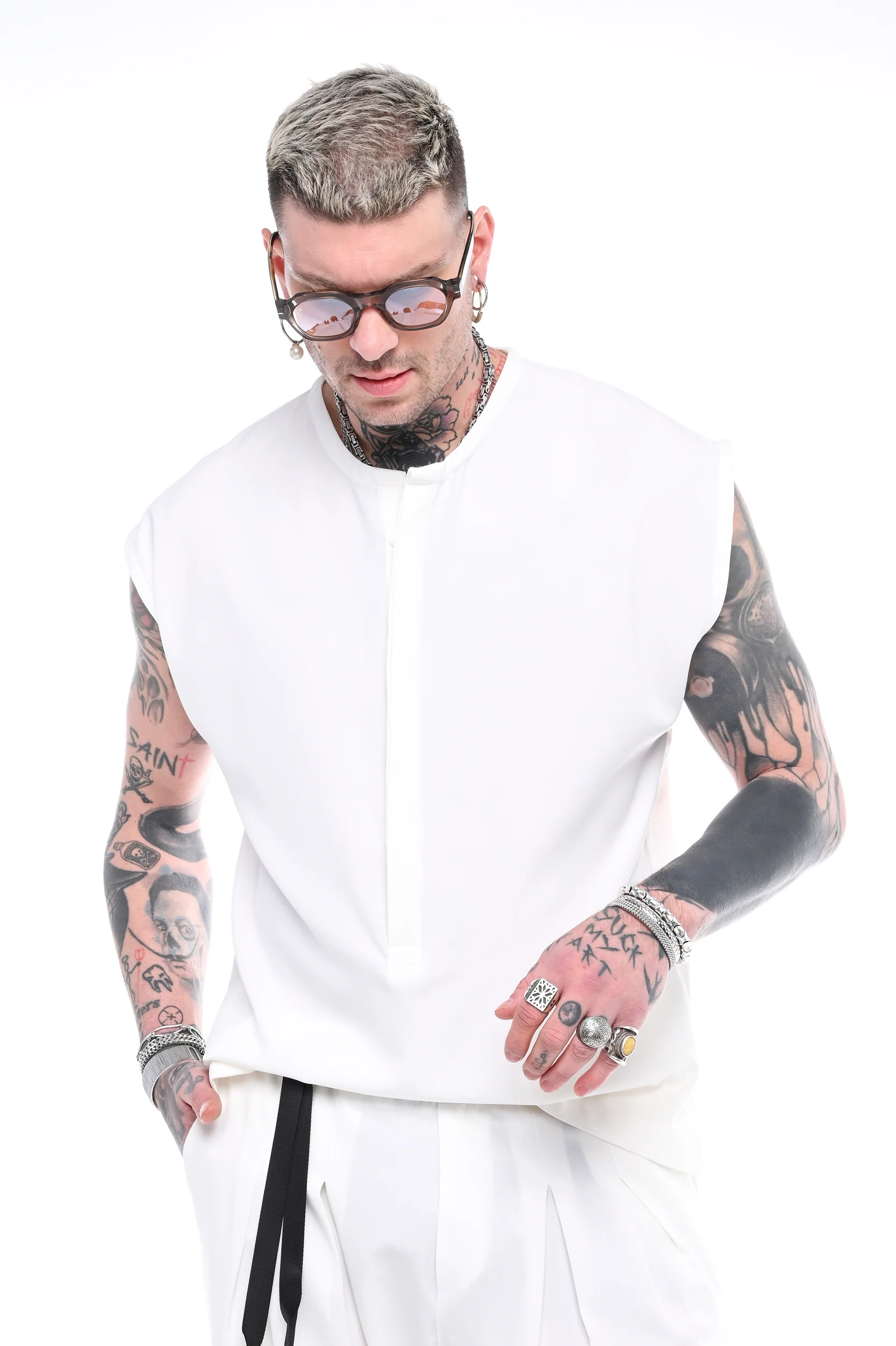 Halo Sleeveless Shirt - Image 3