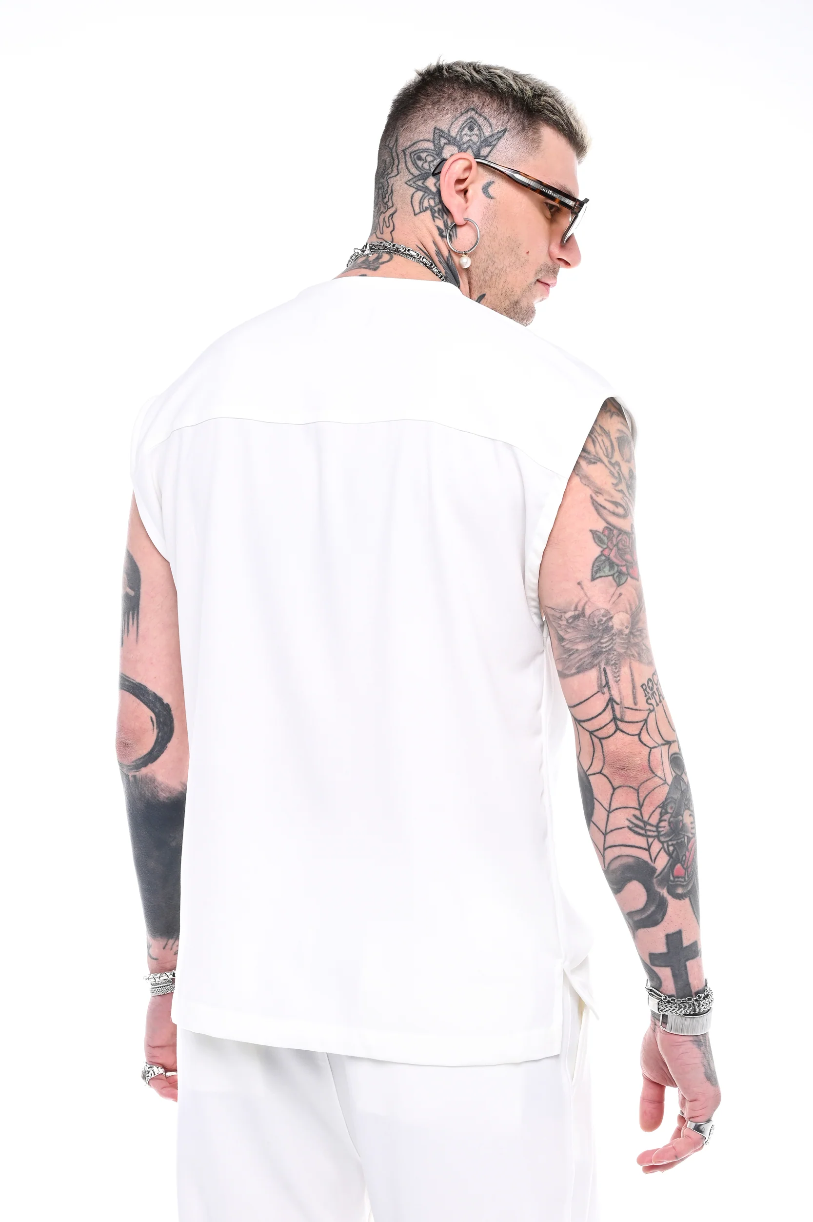 Halo Sleeveless Shirt - Image 7